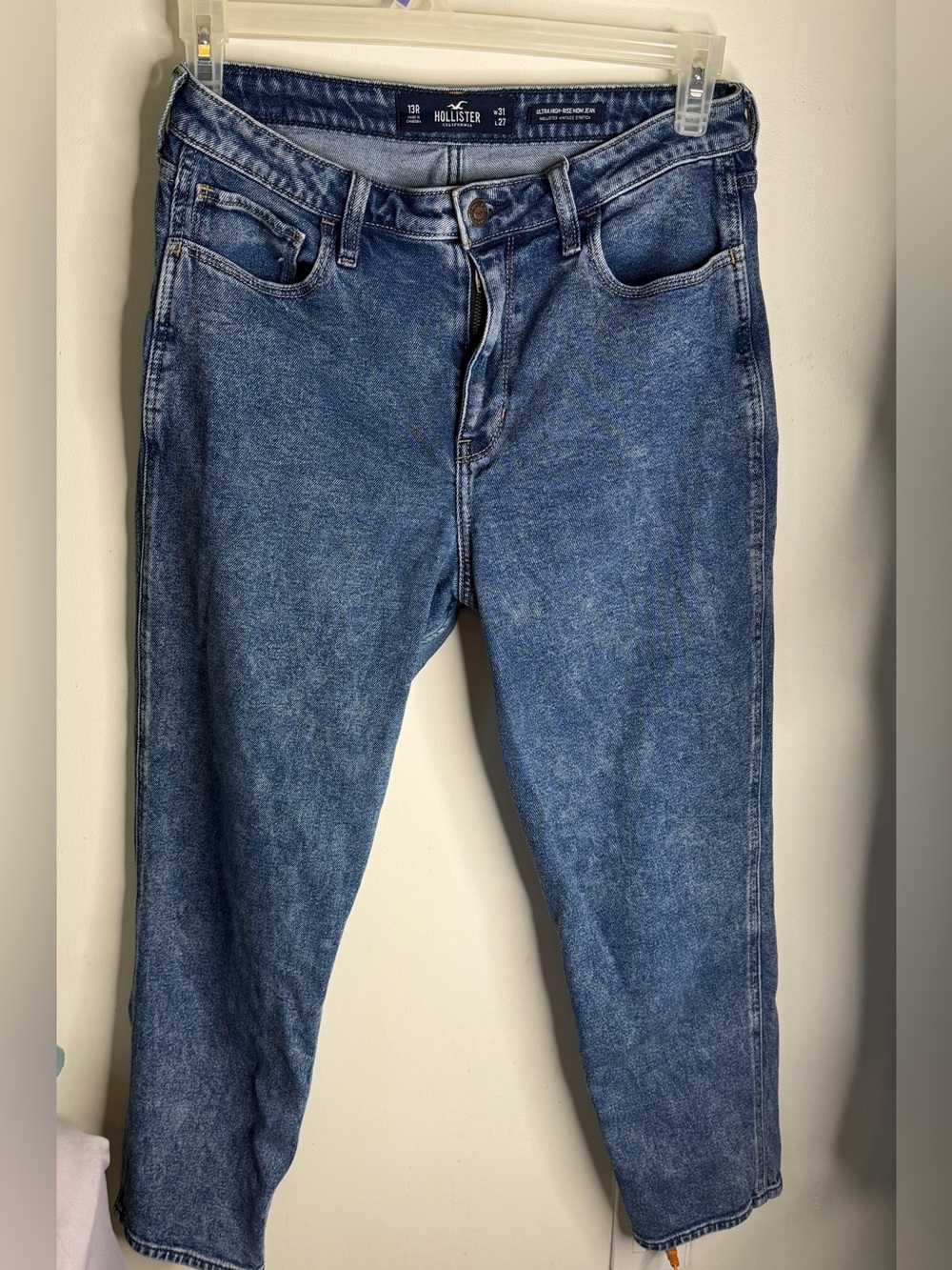 Hollister Women's Ulta High-Rise Mom Jeans